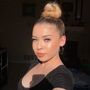 Meet your Posher, Desiree